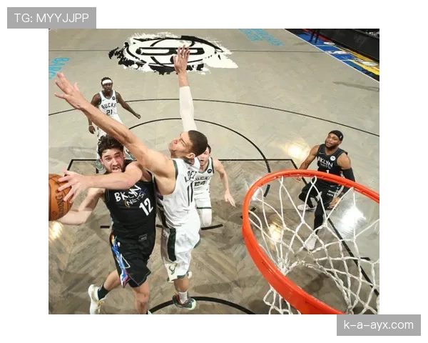 阿什利·扬在赛季中持续发挥稳定，助力球队实现关键胜利