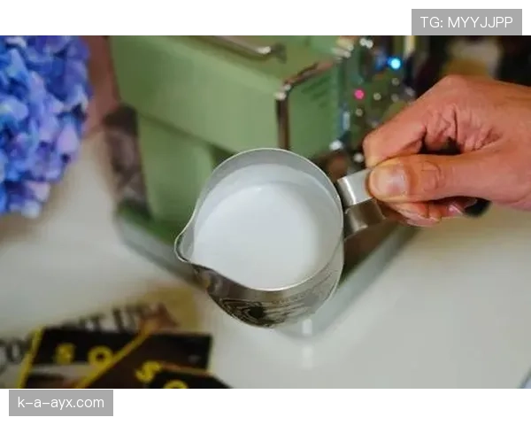 任子威真是普通人都想不到的生活，训练完去咖啡馆点了杯千元咖啡...