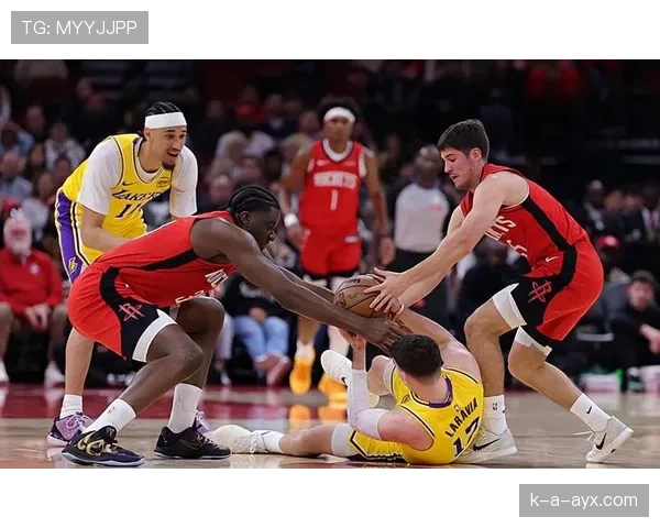 佩顿普里查德无球跑位拉开空间提升替补三分威胁